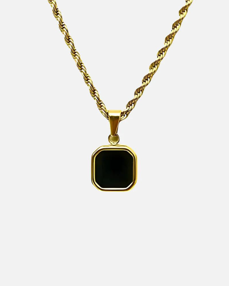 שרשרת חבל מזהב עם תליון שחור